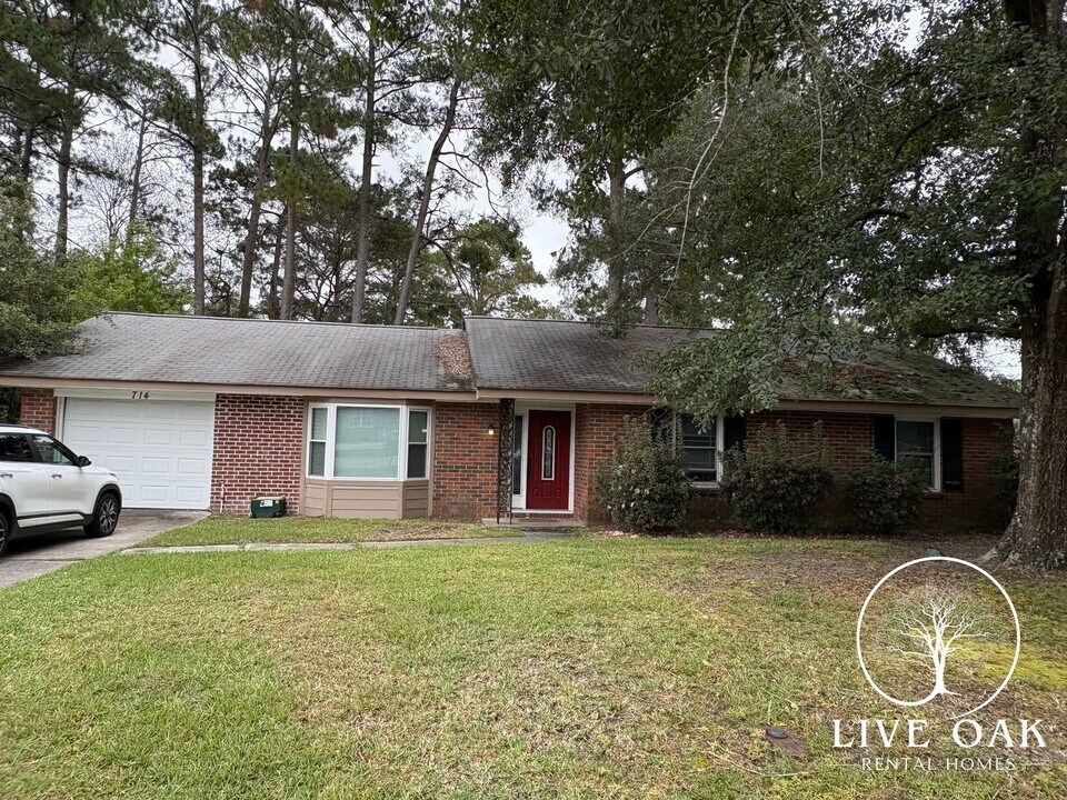 714 Hemingway Dr in Hinesville, GA - Building Photo