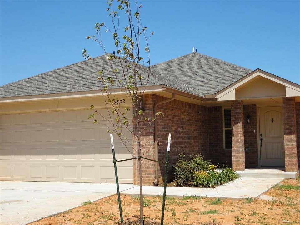 5802 Clearwater Dr in Oklahoma City, OK - Building Photo