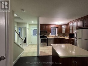 24 Grand River Ct in Brampton, ON - Building Photo - Building Photo