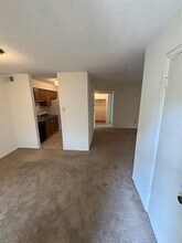 8109 Skillman St in Dallas, TX - Foto de edificio - Building Photo