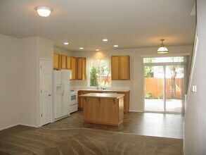 19135 SW Fernshire Ln in Aloha, OR - Building Photo - Building Photo