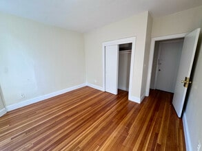 48 Lancaster Ter, Unit 101 in Brookline, MA - Foto de edificio - Building Photo