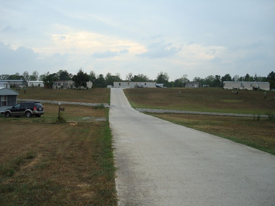 8147 Candies Creek Ridge in Charleston, TN - Building Photo