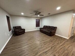 257 Brettwood Dr in Woodway, TX - Building Photo - Building Photo