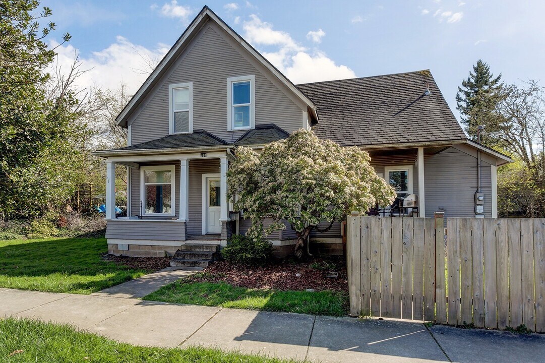 614 Potter St in Bellingham, WA - Building Photo