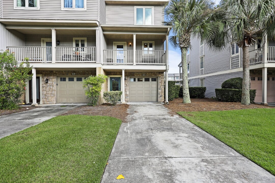 321 Ceasar Pl in Hilton Head Island, SC - Building Photo