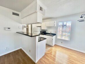 2750 Holly Hall St in Houston, TX - Building Photo - Building Photo