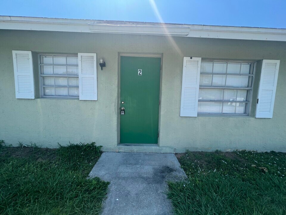 570 13th Pl in Vero Beach, FL - Building Photo