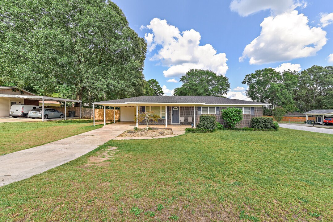 930 E Lee St in Enterprise, AL - Building Photo