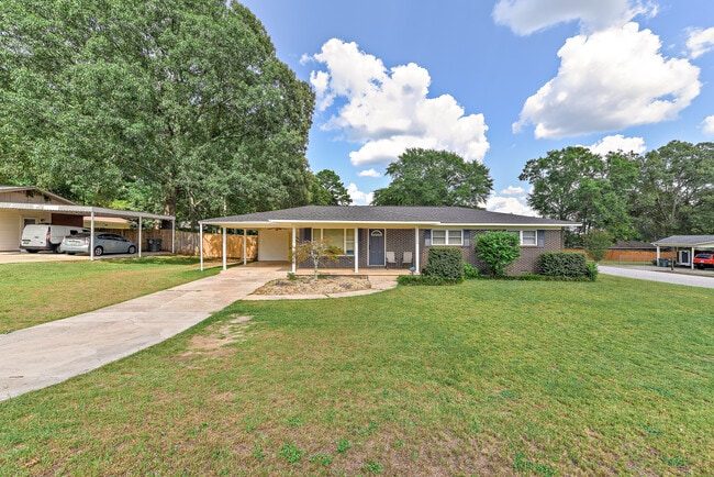 property at 930 E Lee St