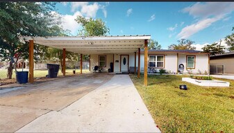 5767 Belcrest St in Houston, TX - Building Photo