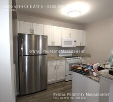8106 45th Ct E in Sarasota, FL - Building Photo