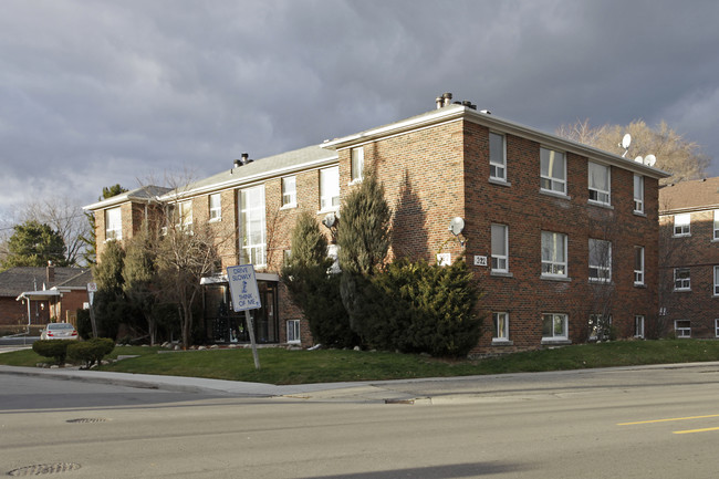 322 Lakeshore Rd W in Mississauga, ON - Building Photo - Primary Photo