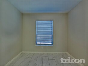 1342 Barrel Dr in Dallas, TX - Foto de edificio - Building Photo