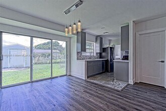 372 W Dayton Cir in Fort Lauderdale, FL - Building Photo - Building Photo
