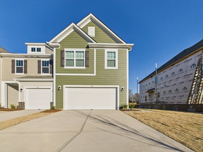 property at 761 Kitfox Dr NW