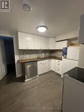 8 Daphne Crescent in Barrie, ON - Building Photo - Building Photo