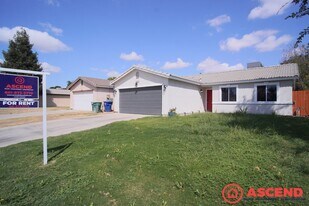 552 Sunset Meadow Ln in Bakersfield, CA - Building Photo
