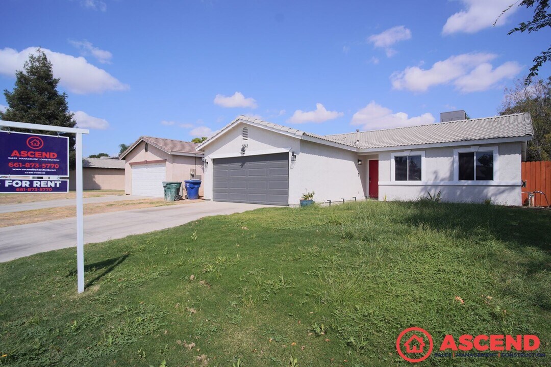 552 Sunset Meadow Ln in Bakersfield, CA - Building Photo