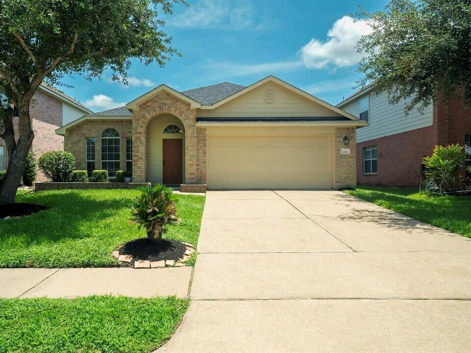2414 Alcove Foster Ct in Fresno, TX - Building Photo