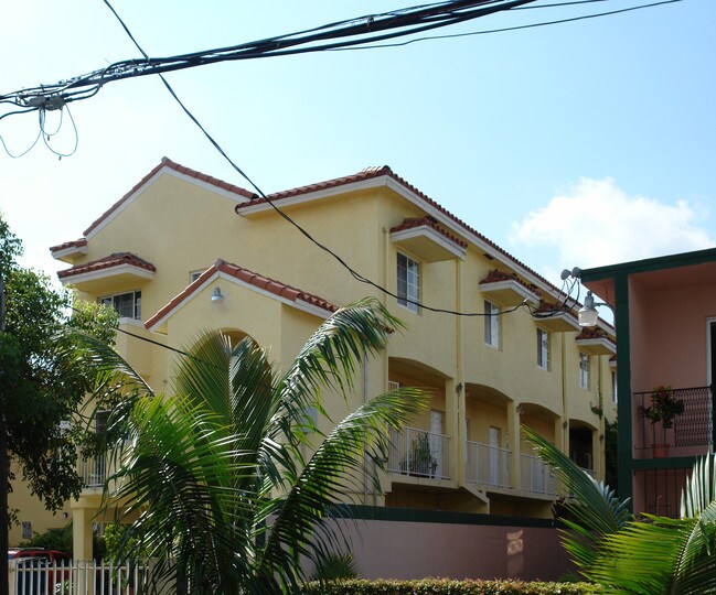 1244 SW 5th St in Miami, FL - Building Photo - Building Photo
