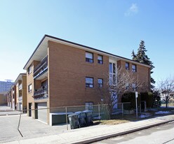 1 Terryellen Cres in Toronto, ON - Building Photo