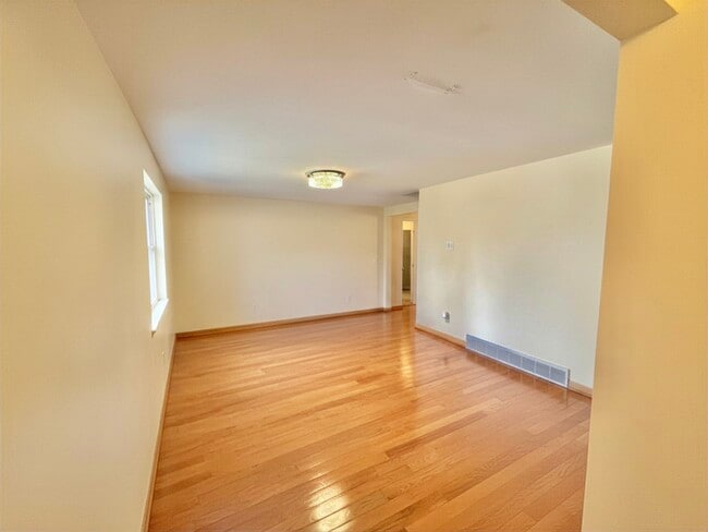 227 Sunshine Dr in Buffalo, NY - Foto de edificio - Building Photo