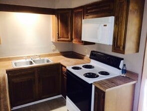 54 Oakland St in Harahan, LA - Building Photo - Building Photo