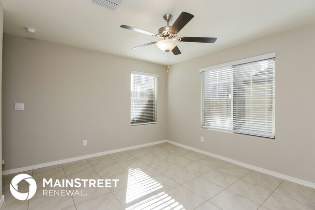 8229 W Albeniz Pl in Phoenix, AZ - Building Photo - Building Photo