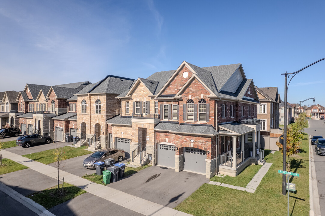 148 Finegan Cir in Brampton, ON - Building Photo