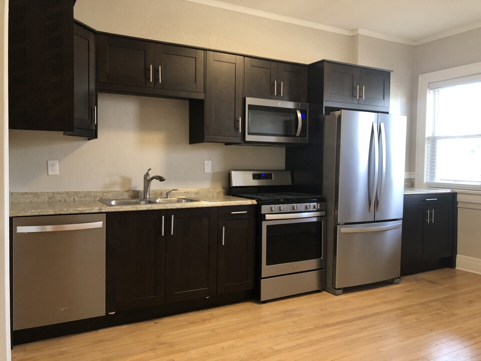 2852 N Oakland Ave, Unit #2 in Milwaukee, WI - Building Photo