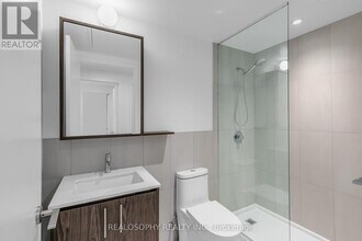 115-115 Larchmount Ave in Toronto, ON - Building Photo - Building Photo