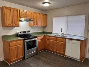 434 Clover Ln in Garland, TX - Foto de edificio - Building Photo