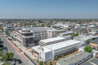 Serenade on 43rd St in San Diego, CA - Building Photo - Building Photo