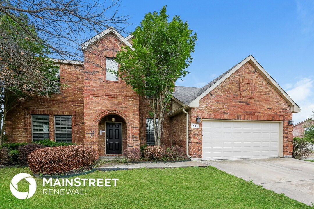 533 Crown Oaks Dr in Fort Worth, TX - Building Photo