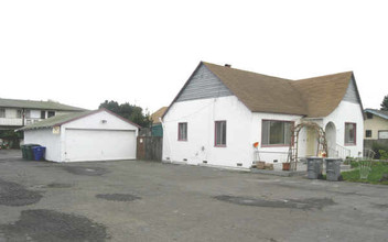 2110-2112 Marina Blvd in San Leandro, CA - Building Photo - Building Photo