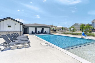 Heritage Court Luxury Townhomes *Now Open in Sherman, TX - Foto de edificio - Building Photo