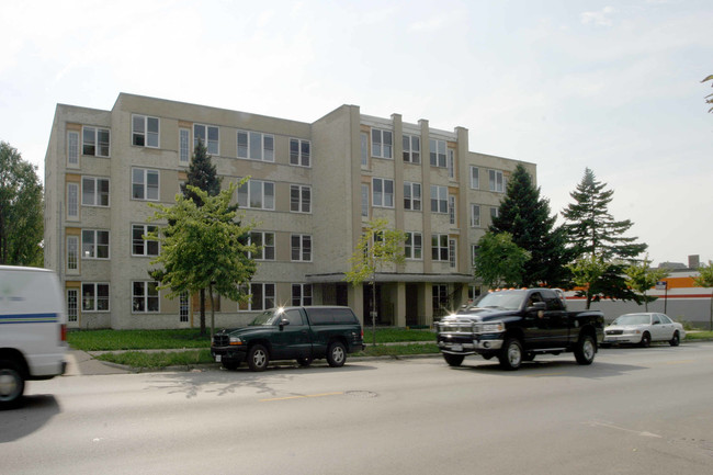 2501 W Touhy Ave in Chicago, IL - Building Photo - Building Photo