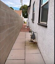 10614 Shellyfield Rd in Downey, CA - Building Photo
