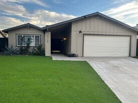 5725 Sage Dr in Bakersfield, CA - Building Photo