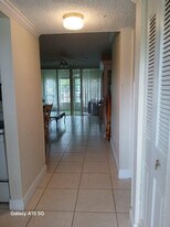 6021 NW 61st Ave in Tamarac, FL - Building Photo