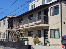 17 Sunset Ave in Venice, CA - Building Photo