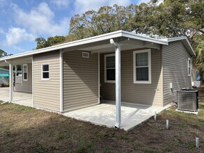 7501 142nd Ave N in Largo, FL - Building Photo - Building Photo