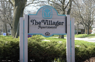 The Villager Apartments in Crystal Lake, IL - Building Photo - Building Photo