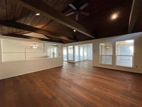 6910 Brentfield Dr in Dallas, TX - Building Photo - Building Photo