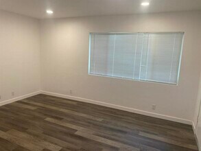 1423 W Lingan Ln, Unit 1 in Santa Ana, CA - Building Photo - Building Photo
