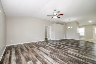 9260 Vía Segovia in New Port Richey, FL - Building Photo - Building Photo