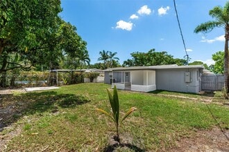 5615 Simms St in Hollywood, FL - Building Photo - Building Photo