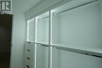 2893 Folkway Dr in Mississauga, ON - Building Photo - Building Photo