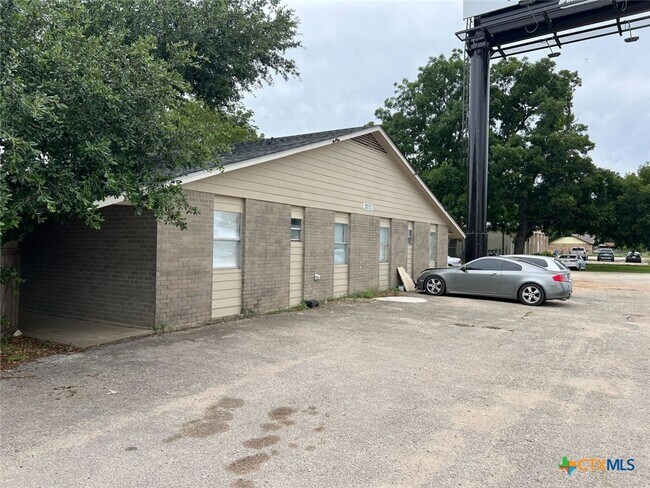 20105 San Marcos Hwy in San Marcos, TX - Building Photo - Building Photo